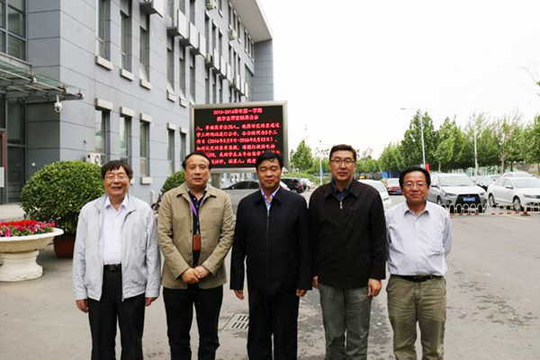 孙进院长与天津职业大云顶4008长刘斌（左二）、原校长董刚（右二）等校领导合影
