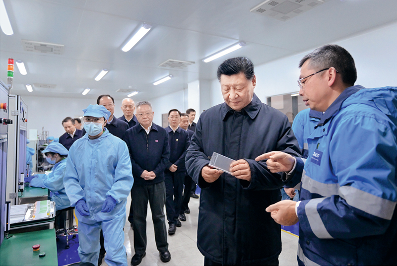 2024年3月18日至21日，中共中央总书记、国家主席、中央军委主席习近平在湖南考察。这是18日下午，习近平在中德合资企业巴斯夫杉杉电池材料有限公司考察。 新华社记者 谢环驰/摄